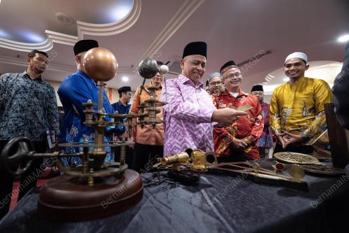 DATUK SERI SAARANI MOHAMAD