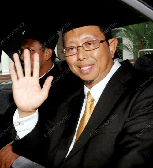 MOHD NIZAR JAMALUDDIN