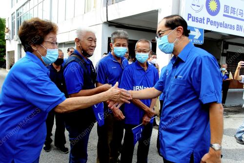 DATUK DR MAH HANG SOON