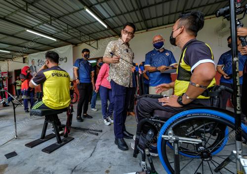 DATUK SERI AHMAD FAIZAL AZUMU