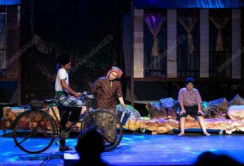 TEATER DATUK LAT
