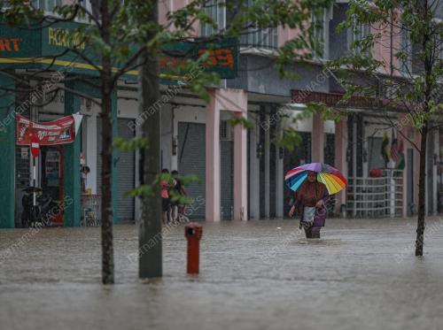 TINJAUAN KEJADIAN BANJIR KILAT