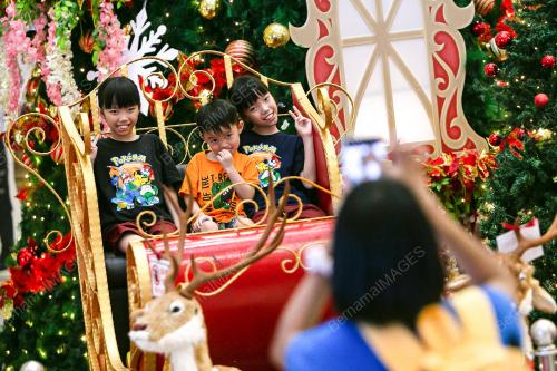 TINJAUAN HARI KRISMAS DI PUSAT BELI BELAH