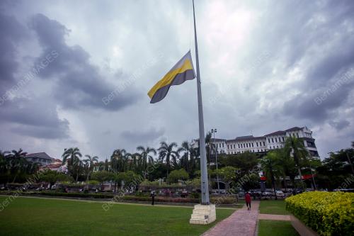 BENDERA NEGERI PERAK SEPARUH TIANG