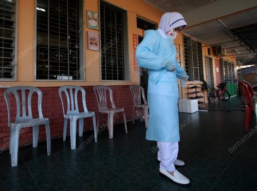 SUNTIKAN VAKSIN COVID-19 KEPADA WARGA EMAS
