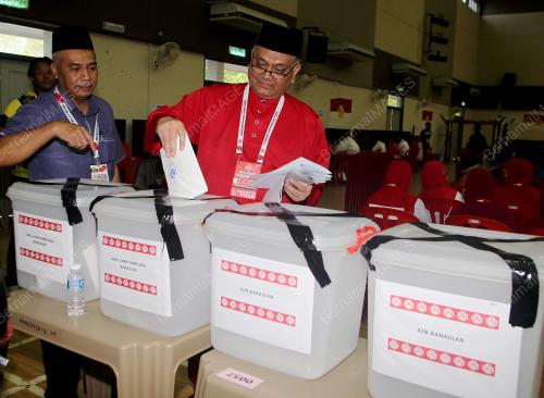 DATUK SERI DR SHAMSUL ANUAR NASARAH