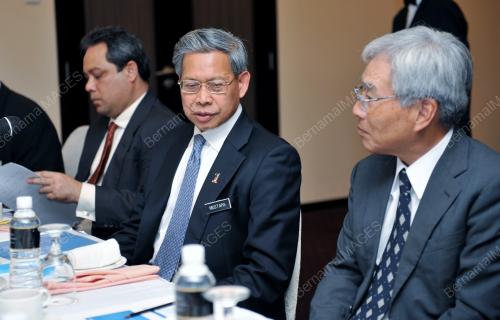 DATUK SERI MUSTAPA MOHAMED