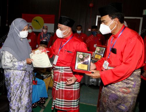 DATUK SERI SAARANI MOHAMAD