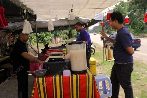 PENGUSAHA BUAH KANTOR RIDZUAN TALIB