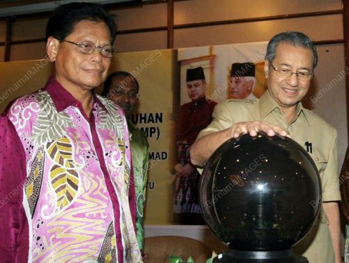 TUN MAHATHIR MOHAMAD