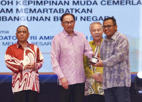 PERASMIAN ANUGERAH BUKU NEGARA DAN SESI TEMU ANWAR