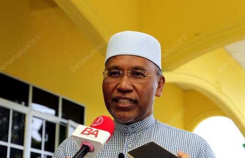 DATUK IDRIS AHMAD