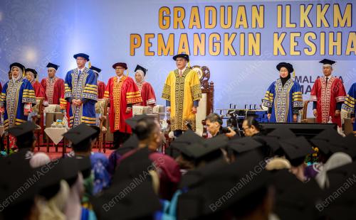 DATUK SERI DR. DZULKEFLY AHMAD