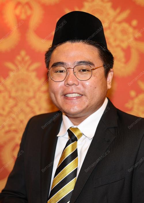 ISTIADAT MENGANGKAT SUMPAH EXCO PERAK