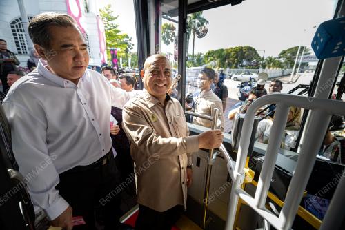 DATUK SERI SAARANI MOHAMAD