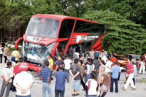 KEMALANGAN BAS EKSPRESS