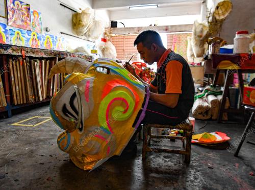PEMBUATAN ALATAN TARIAN SINGA