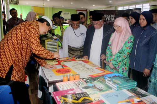 DATUK SERI DR WAN AZIZAH WAN ISMAIL