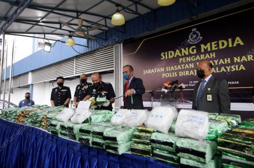 DATUK RAZARUDIN HUSAIN