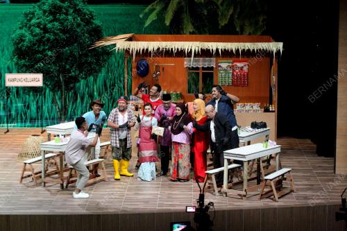 TEATER LABUN MAK DARA