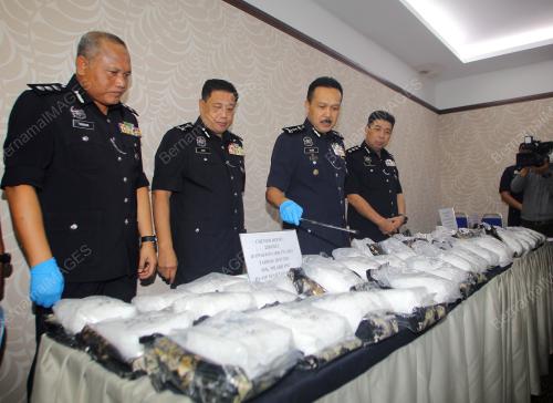 DATUK SERI MOHD YUSRI HASSAN BASRI