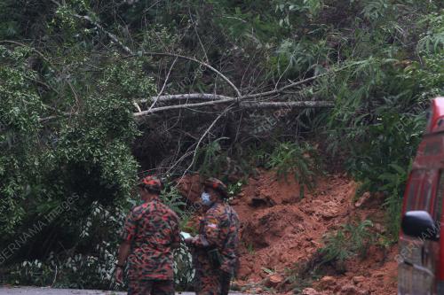 KEJADIAN TANAH RUNTUH DI JALAN SIMPANG PULAI - CAMERON HIGHLANDS
