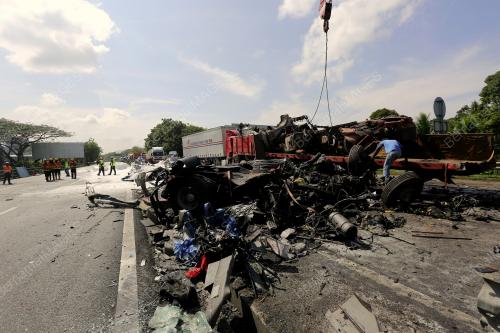 KEMALANGAN MAUT MUATAN LORI GULA