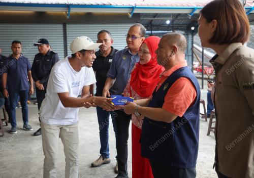 DATUK SERI SAARANI MOHAMAD