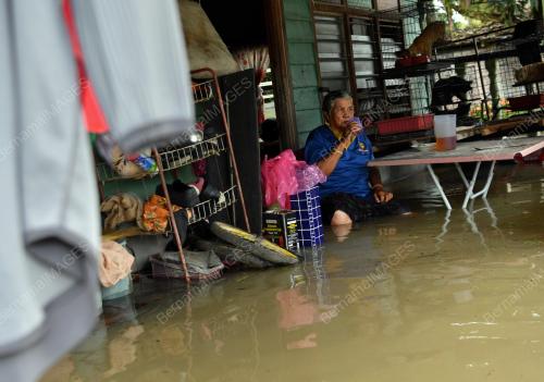 TINJAUAN BANJIR DI TELUK INTAN