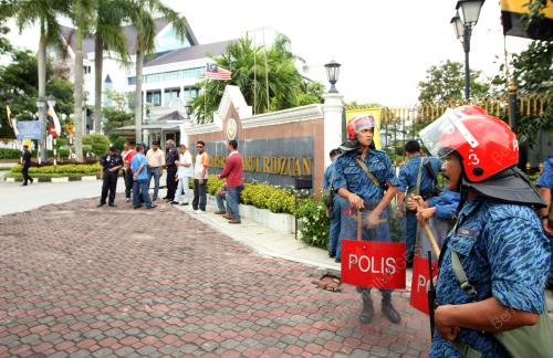 POLIS