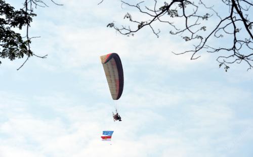 PK09_05062016_PARAGLIDER