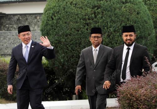 MENGHADAP SULTAN PERAK