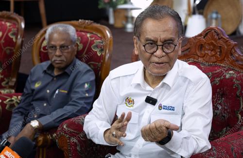 DATUK SERI DR DZULKEFLY AHMAD