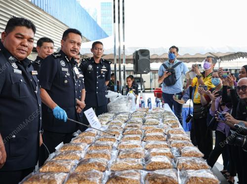 DATUK SERI MOHD YUSRI HASSAN BASRI