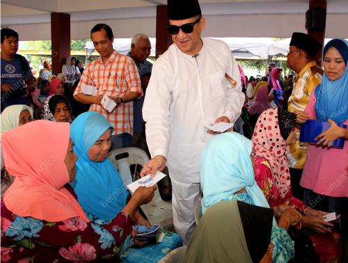 PK09_11082012_SUMBANG_DUIT_RAYA