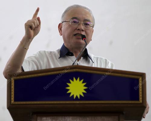 DATUK SERI IR DR WEE KA SIONG