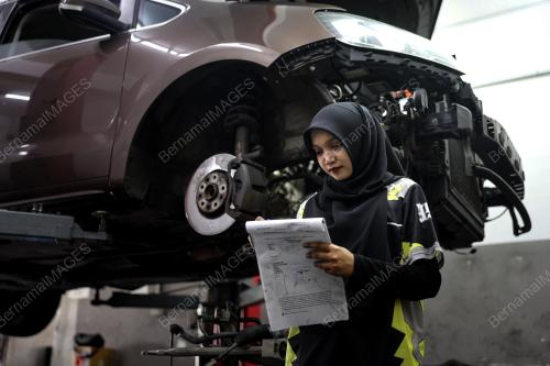 KHAIRIN QISSTINA