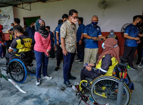 DATUK SERI AHMAD FAIZAL AZUMU