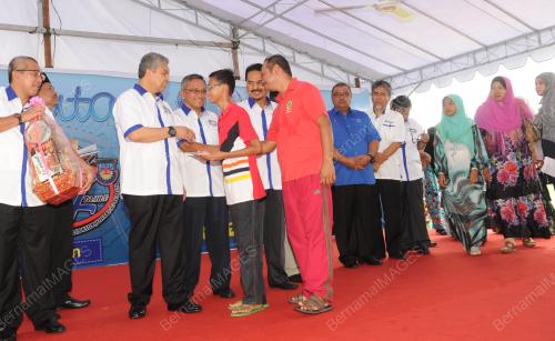 PK09_13022016_ZAHID_HAMIDI