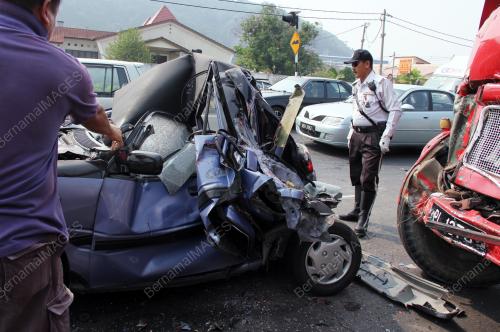 PK09_13082012_KEMALANGAN_KERETA_LORI