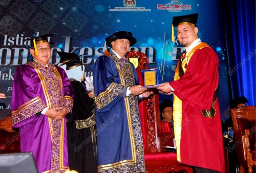 DR MOHD ZAHARI ISMAIL
