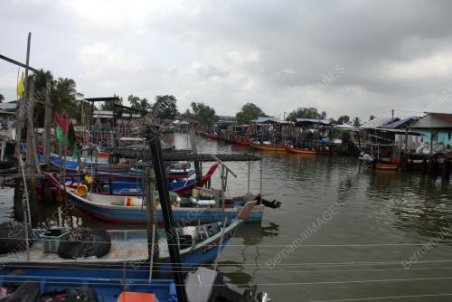 BOT NELAYAN DI KUALA BAGAN TIANG
