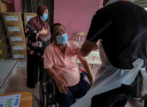 PROGRAM SUNTIKAN VAKSIN KEPADA PESARA PLPGA YANG SAKIT KRONIK
