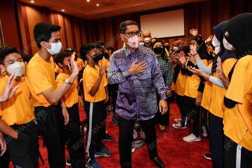 DATUK SERI AHMAD FAIZAL AZUMU