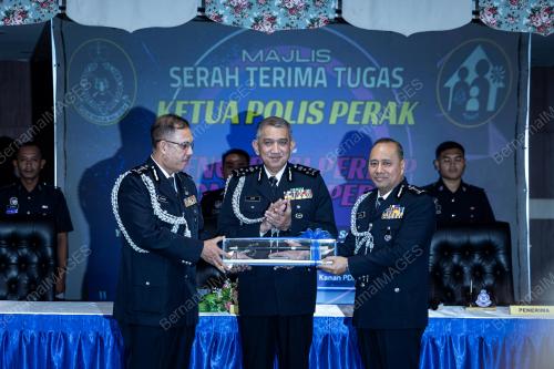 DATUK SERI AZRI AHMAD