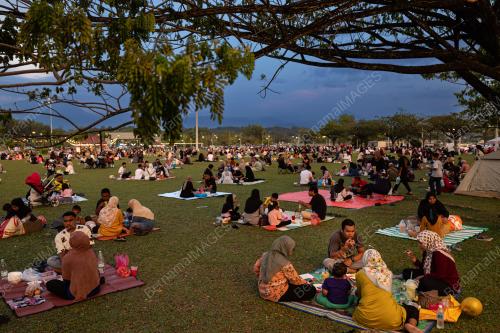 TINJAUAN IFTAR DI PADANG AWAM 