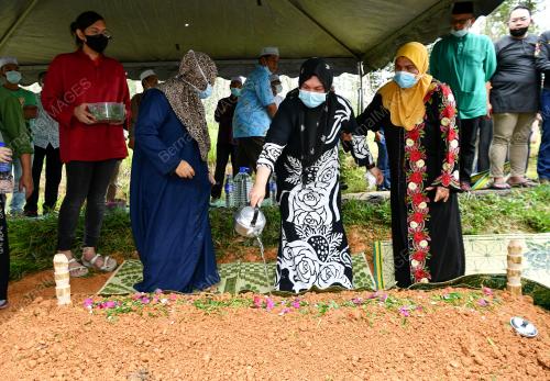 PENGEBUMIAN JENAZAH ALLAHYARHAM DATUK HASBULLAH OSMAN