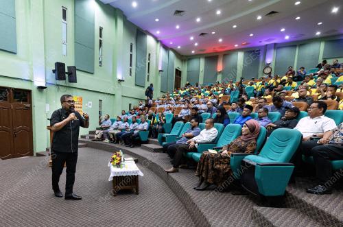 DATUK RAMLI MOHD NOOR