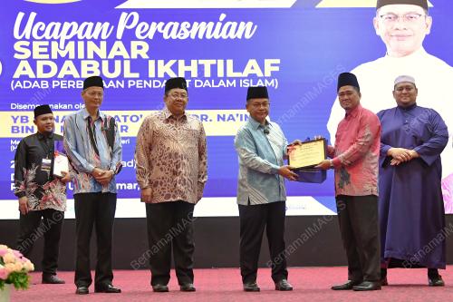 DATUK DR MOHD NA'IM MOKHTAR
