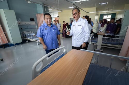 DATUK SERI DR DZULKEFLY AHMAD